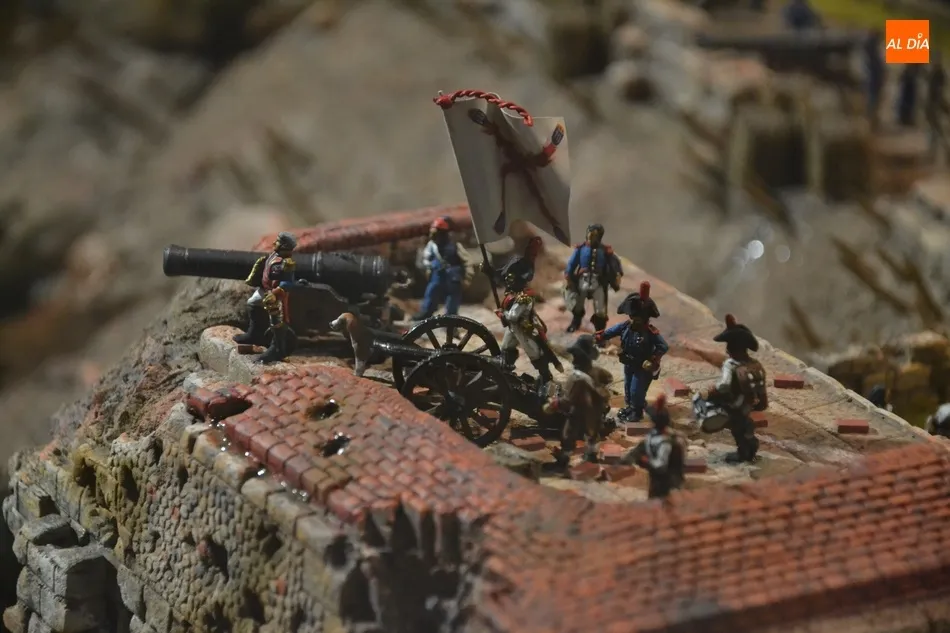 Foto 7 - Alberto Mateos Jurado recrea en una nueva maqueta el asedio franc&eacute;s de 1810  