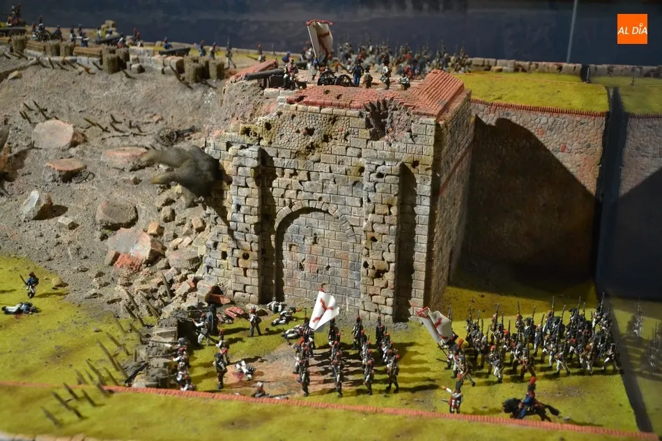 Foto 6 - Alberto Mateos Jurado recrea en una nueva maqueta el asedio franc&eacute;s de 1810  
