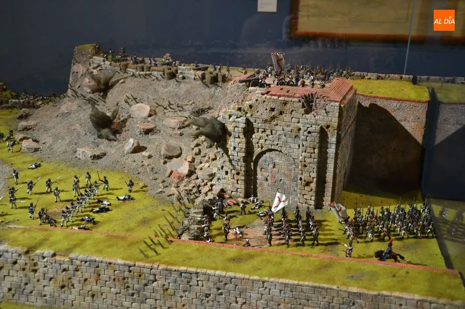 Foto 5 - Alberto Mateos Jurado recrea en una nueva maqueta el asedio franc&eacute;s de 1810  