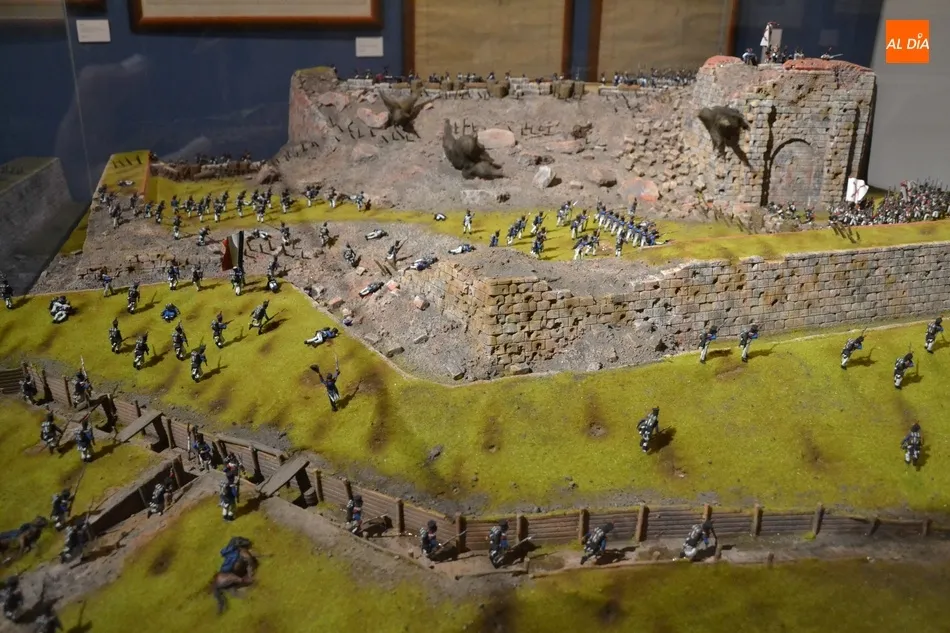 Alberto Mateos Jurado recrea en una nueva maqueta el asedio francés de 1810  
