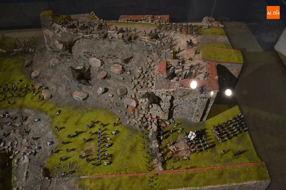 Foto 3 - Alberto Mateos Jurado recrea en una nueva maqueta el asedio franc&eacute;s de 1810  