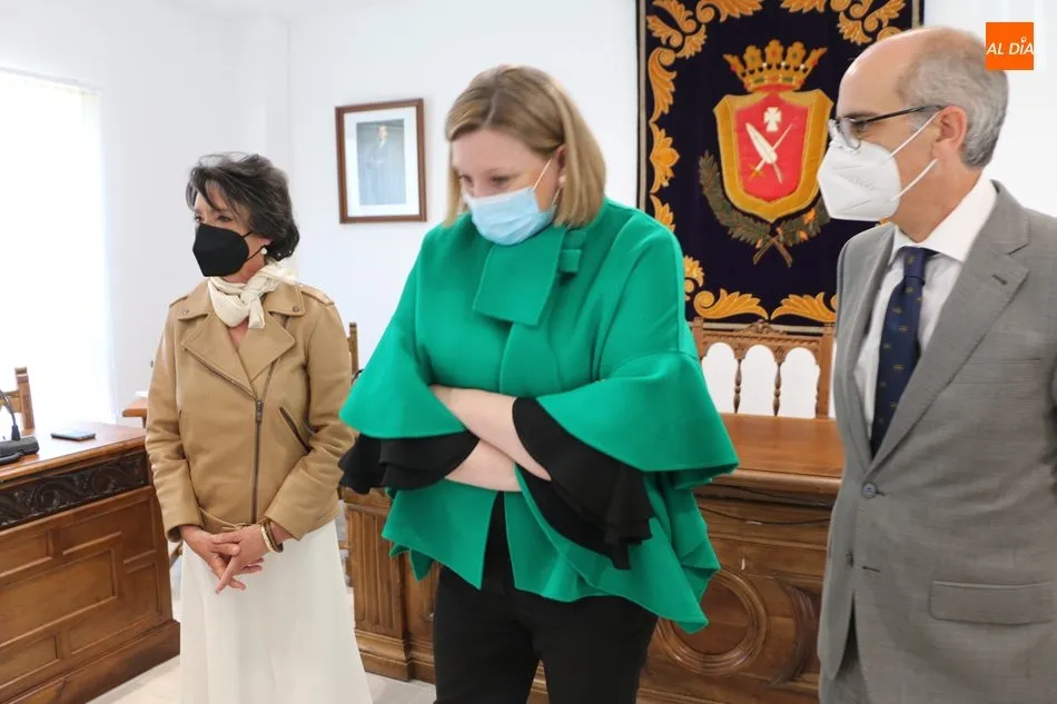 Foto 3 - La consejera de Familia se compromete a que Vitigudino cuente este verano con el programa...