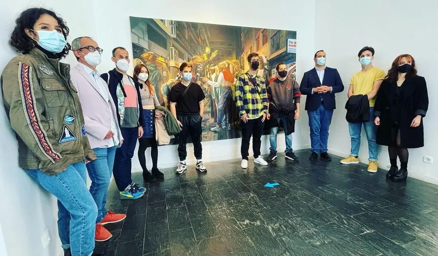 Jóvenes estudiantes de Bellas Artes que exponen sus obras en La Salina