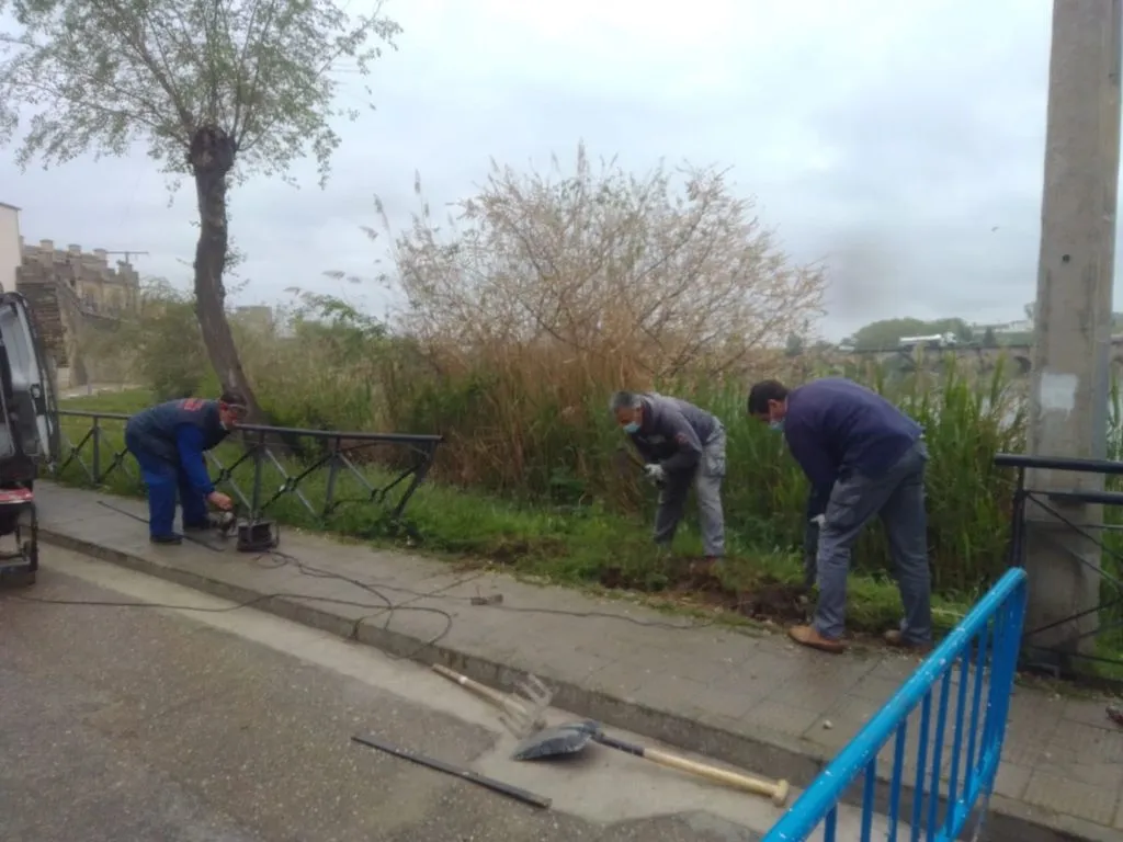 Foto 3 - Trabajos de saneamiento y pavimentaci&oacute;n en las calles Santa Isabel y Cuesta del Duque