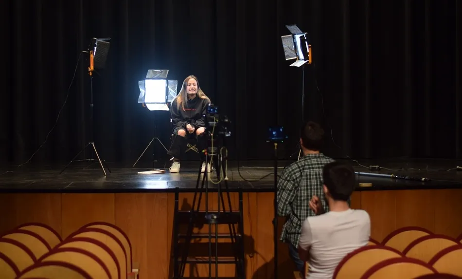 Foto 2 - Un grupo de mirobrigenses cuenta sus experiencias en torno al cine a estudiantes de la USAL  