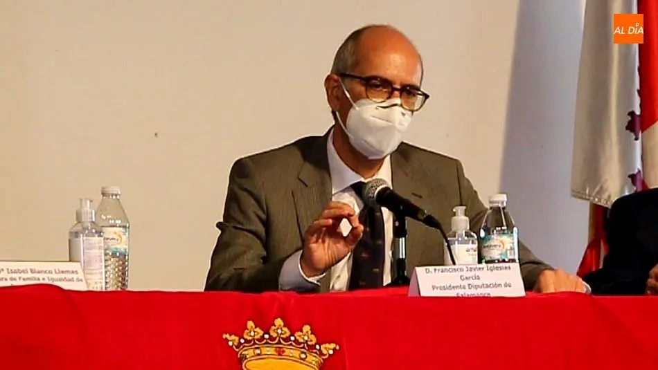 Javier Iglesias destacó el trabajo de la Consejería de Familia en favor de los servicios sociales / CORRAL