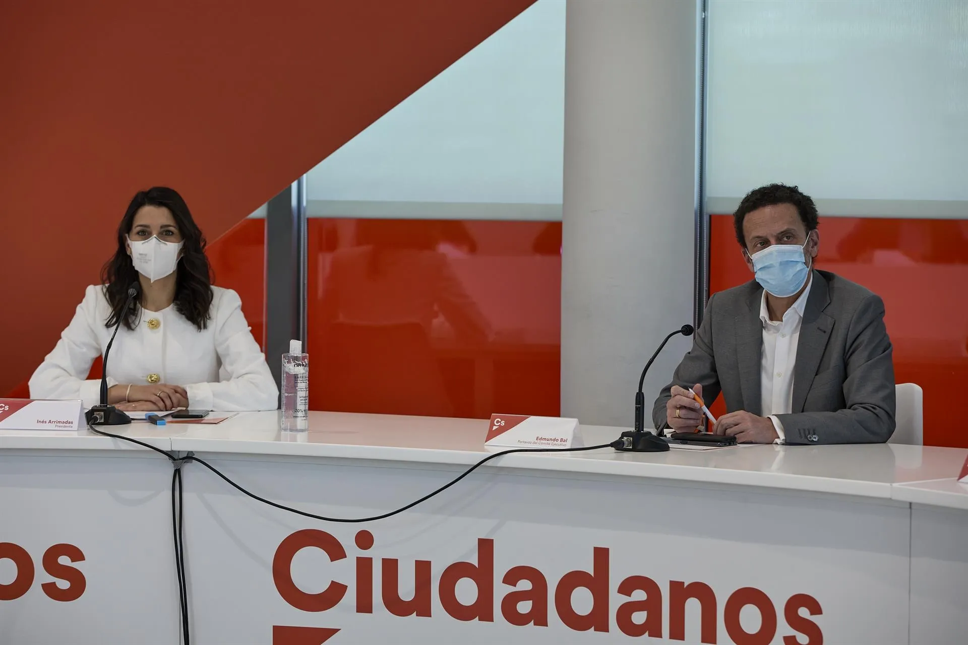 La presidenta de Ciudadanos, Inés Arrimadas, y el candidato a la Presidencia de la Comunidad de Madrid, Edmundo Bal. Foto: EP