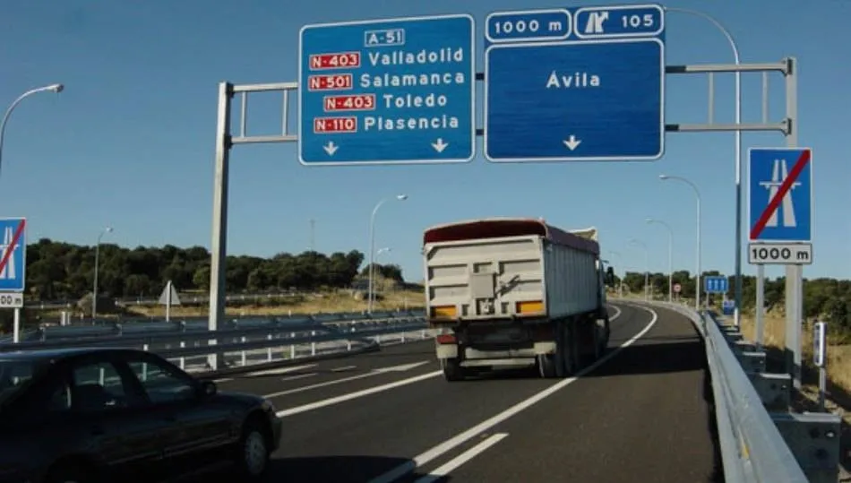 El Gobierno fija 2024 como el año en el que entrarán los peajes en todas las autovías del país  