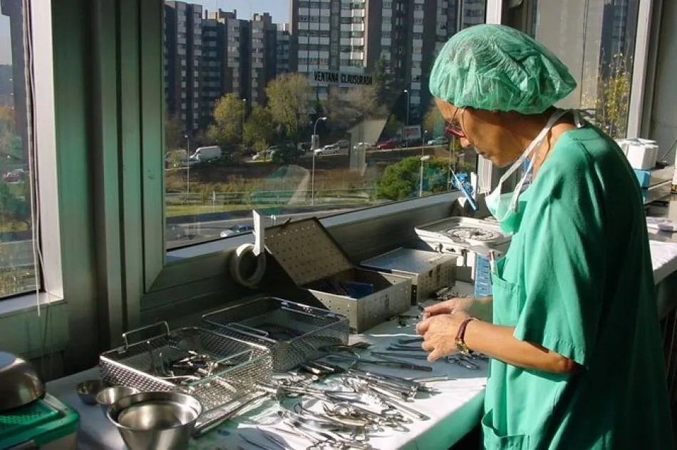 La mitad de las enfermeras se ha planteado dejar la profesión durante la pandemia, según una...