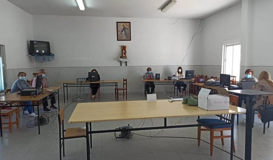 Foto 5 - Comienzan las clases de alfabetizaci&oacute;n digital&nbsp;en Aldehuela de Yeltes  
