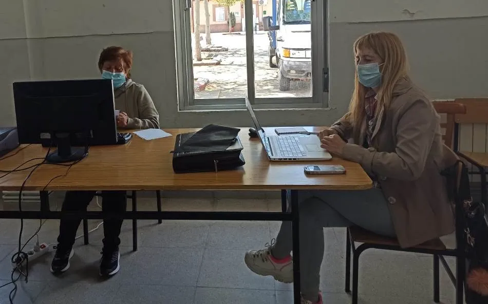 Foto 3 - Comienzan las clases de alfabetizaci&oacute;n digital&nbsp;en Aldehuela de Yeltes  