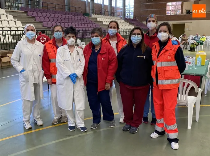 Foto 6 - M&aacute;s de 500 personas de 66 a 69 a&ntilde;os reciben sin incidencias la primera dosis de la vacuna frente...