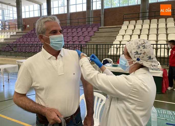 Foto 5 - M&aacute;s de 500 personas de 66 a 69 a&ntilde;os reciben sin incidencias la primera dosis de la vacuna frente...
