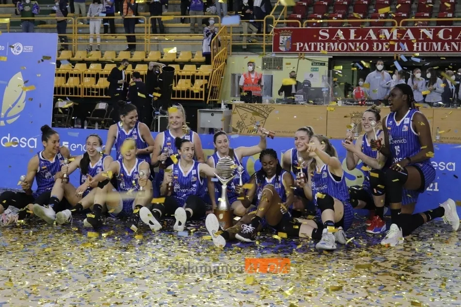 Foto 3 - El Perfumer&iacute;as Avenida tumba al Valencia Basket con la fuerza de W&uuml;rzburg y gana la Liga (76-61)