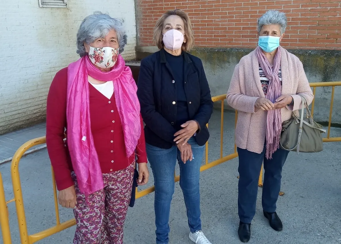 Foto 2 - Personas nacidas entre el 52 y el 55 de la zona de salud de Villoria reciben la vacuna Pfizer  