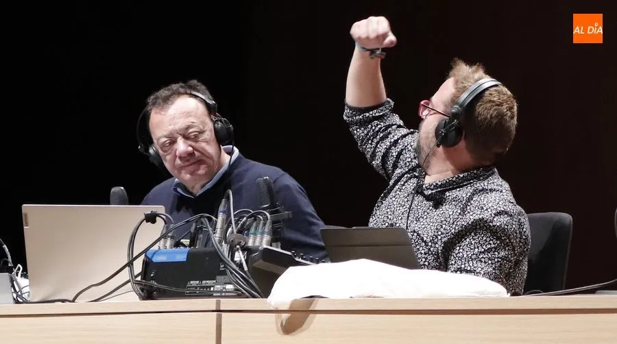 José Antonio Abellán, a la izquierda, en la emisión de La Jungla Radio desde el Palacio de Congresos. Foto de Guillermo García