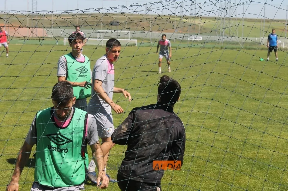 Foto 10 - Anderson Arroyo se retira del entrenamiento del Salamanca UDS y Sep&uacute;lveda sigue al margen  