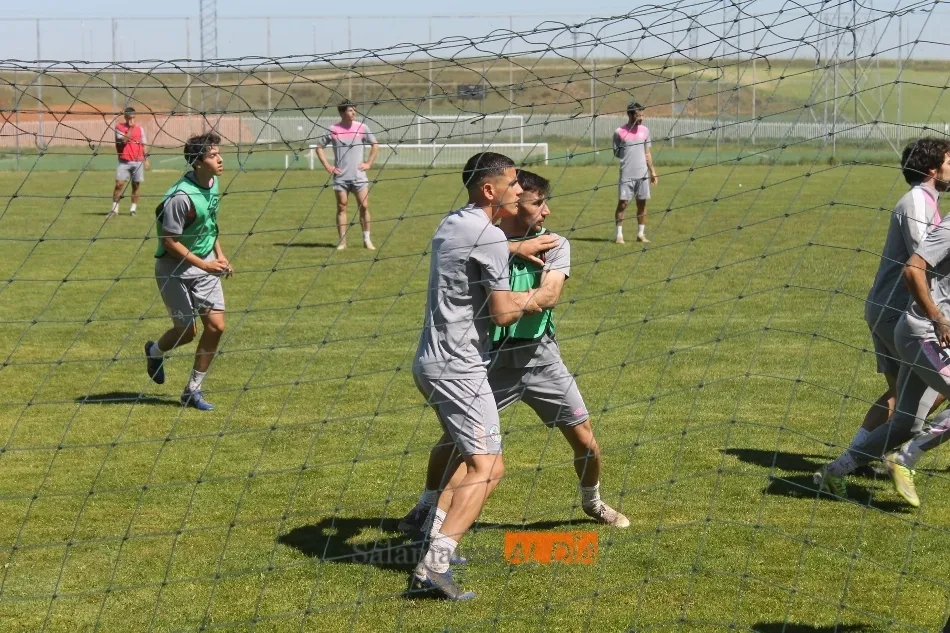 Foto 9 - Anderson Arroyo se retira del entrenamiento del Salamanca UDS y Sep&uacute;lveda sigue al margen  