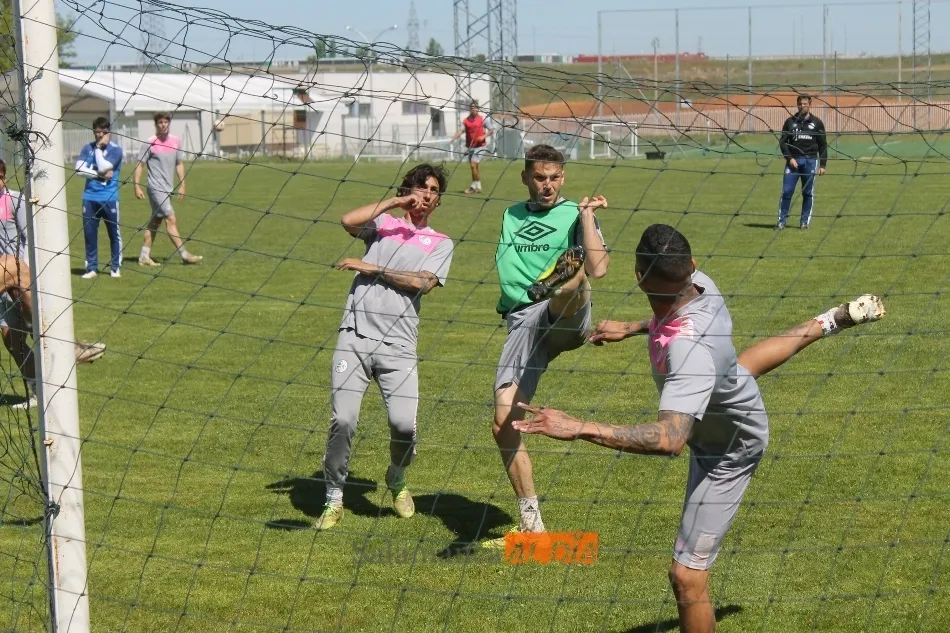 Foto 8 - Anderson Arroyo se retira del entrenamiento del Salamanca UDS y Sep&uacute;lveda sigue al margen  