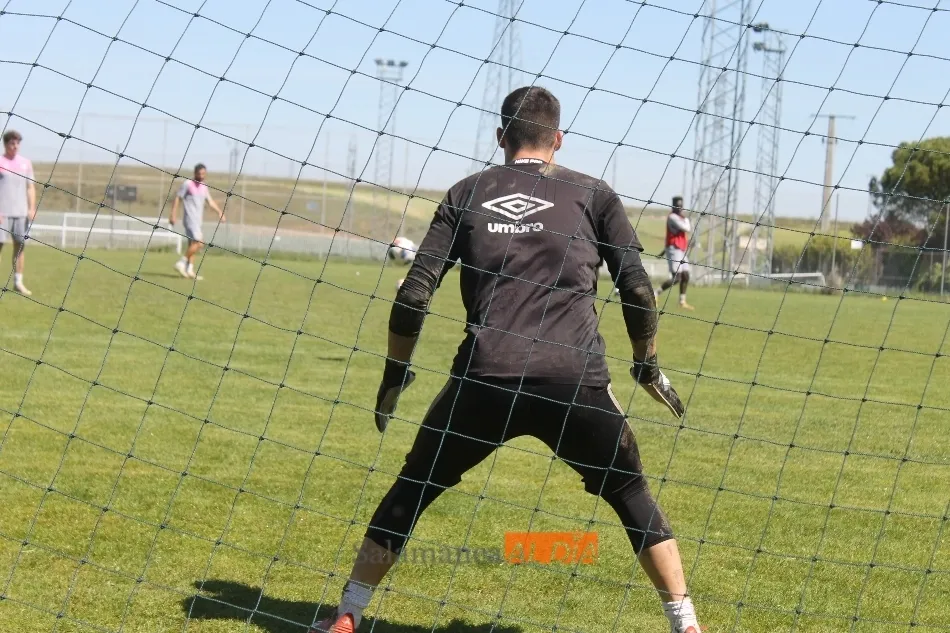 Foto 6 - Anderson Arroyo se retira del entrenamiento del Salamanca UDS y Sep&uacute;lveda sigue al margen  
