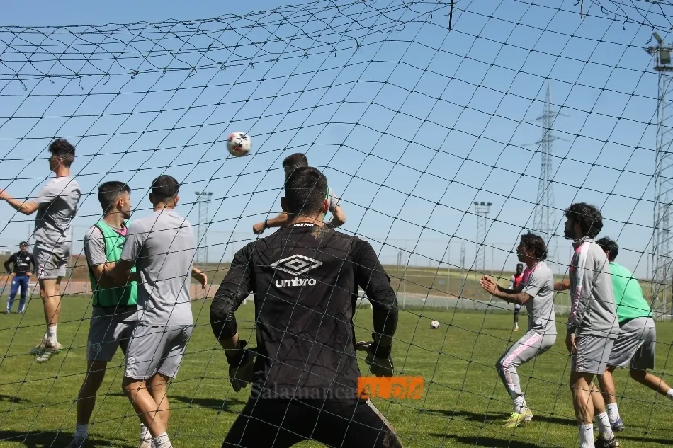 Foto 5 - Anderson Arroyo se retira del entrenamiento del Salamanca UDS y Sep&uacute;lveda sigue al margen  