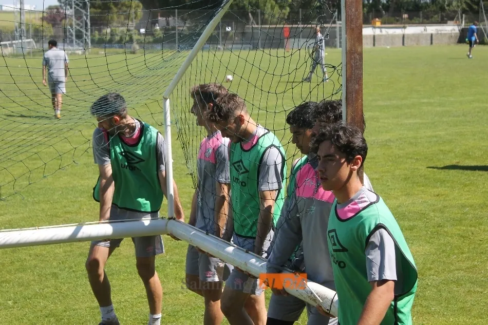 Foto 3 - Anderson Arroyo se retira del entrenamiento del Salamanca UDS y Sep&uacute;lveda sigue al margen  