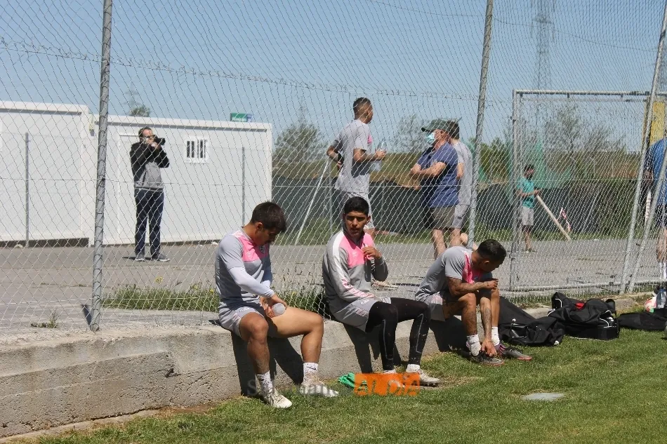 Foto 2 - Anderson Arroyo se retira del entrenamiento del Salamanca UDS y Sep&uacute;lveda sigue al margen  