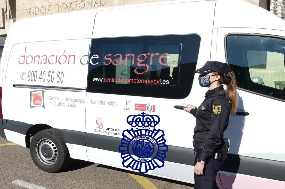 Agentes de la Policía Nacional se suman a la campaña de la Hermandad de Donantes de Sangre