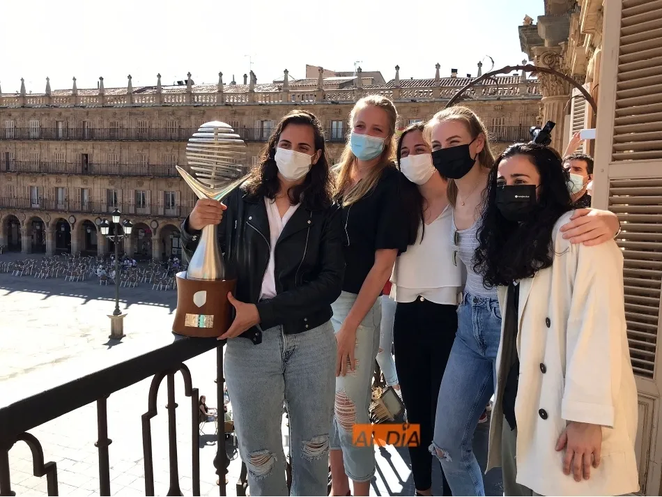 Foto 9 - El Perfumer&iacute;as Avenida vuelve a ser recibido en el Ayuntamiento por ganar la Liga