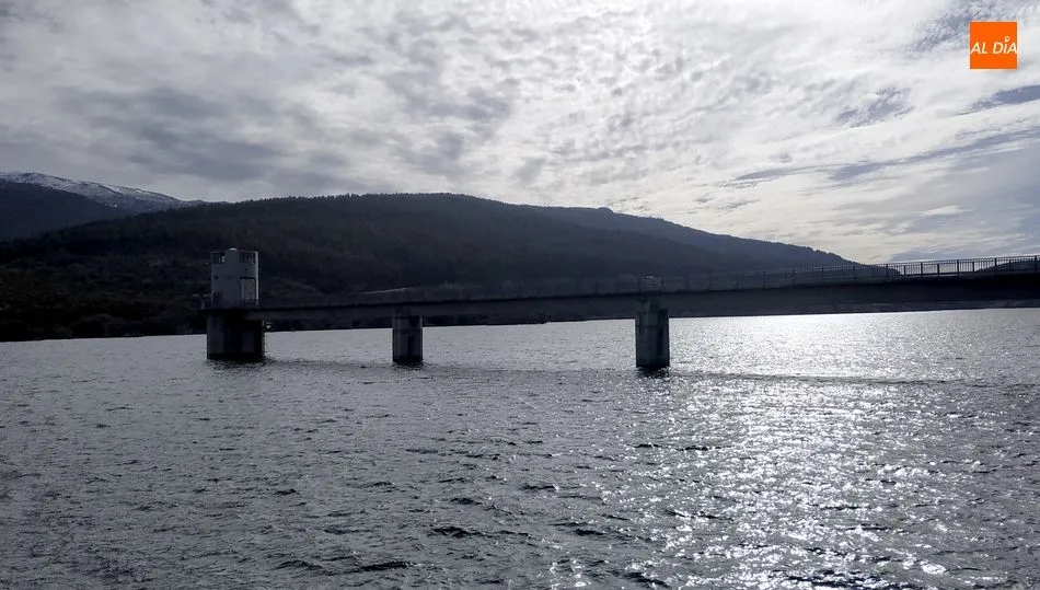 Vista del embalse de Navamuño