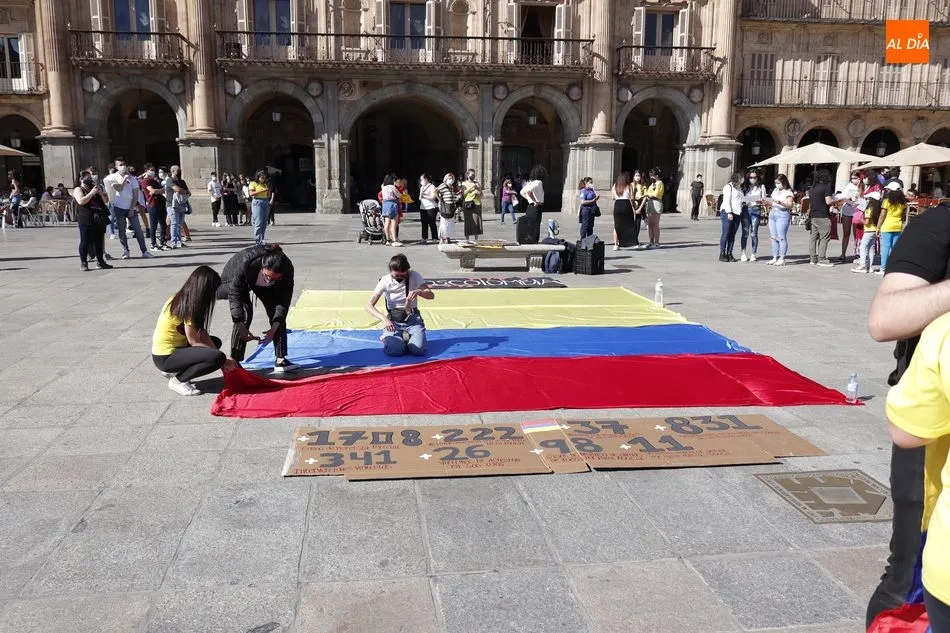 Foto 9 - Concentraci&oacute;n en Salamanca para denunciar los abusos a los Derechos Humanos en Colombia