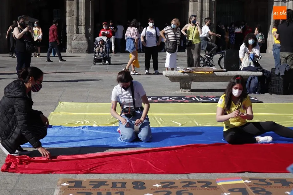 Foto 8 - Concentraci&oacute;n en Salamanca para denunciar los abusos a los Derechos Humanos en Colombia