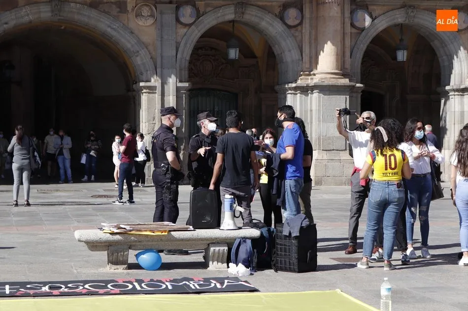Foto 7 - Concentraci&oacute;n en Salamanca para denunciar los abusos a los Derechos Humanos en Colombia