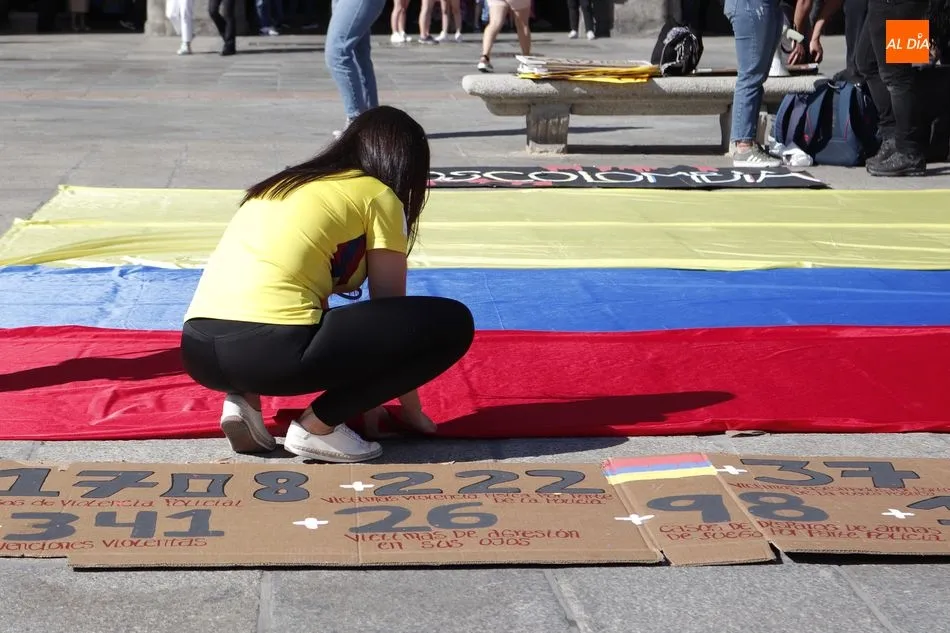 Foto 5 - Concentraci&oacute;n en Salamanca para denunciar los abusos a los Derechos Humanos en Colombia