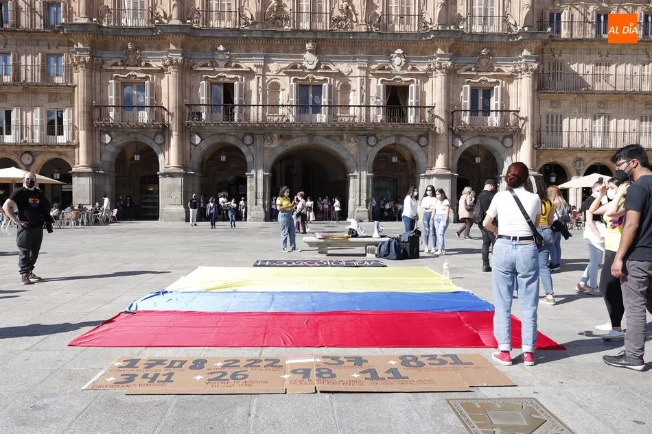 Foto 4 - Concentraci&oacute;n en Salamanca para denunciar los abusos a los Derechos Humanos en Colombia