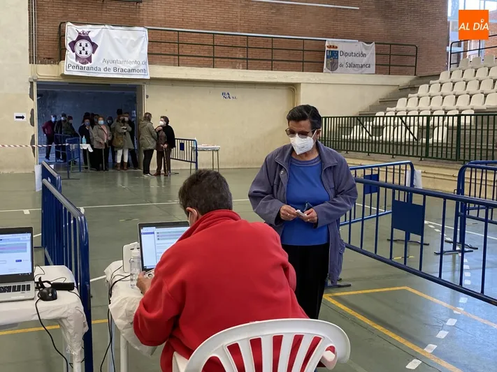 Foto 3 - Completada sin incidencias la vacunaci&oacute;n a los vecinos de 77 a 79 a&ntilde;os de la zona b&aacute;sica de...