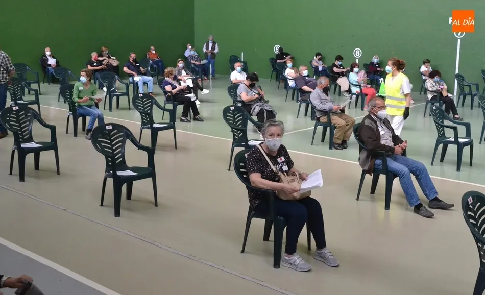 Foto 9 - Puesta la 1&ordf; dosis de la vacuna a las personas de 66 a 69 a&ntilde;os de la Zona B&aacute;sica de Ciudad...
