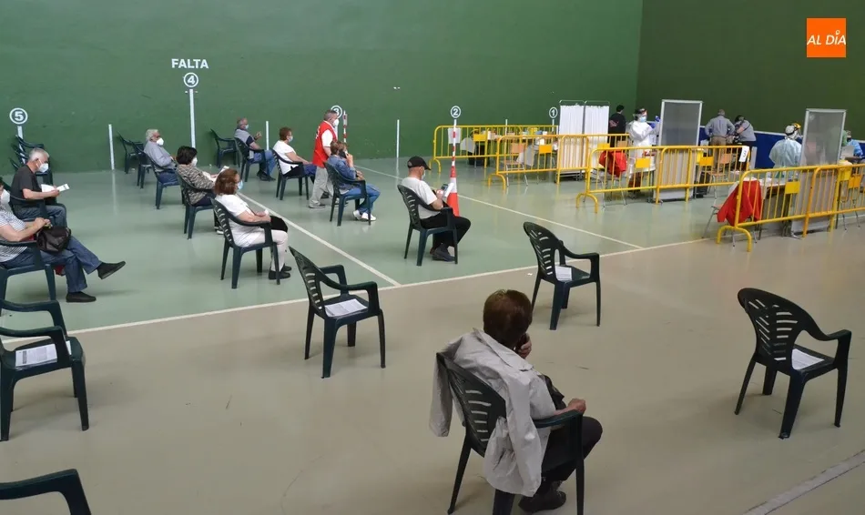 Foto 11 - Puesta la 1&ordf; dosis de la vacuna a las personas de 66 a 69 a&ntilde;os de la Zona B&aacute;sica de Ciudad...