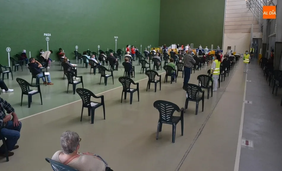 Foto 4 - Puesta la 1&ordf; dosis de la vacuna a las personas de 66 a 69 a&ntilde;os de la Zona B&aacute;sica de Ciudad...