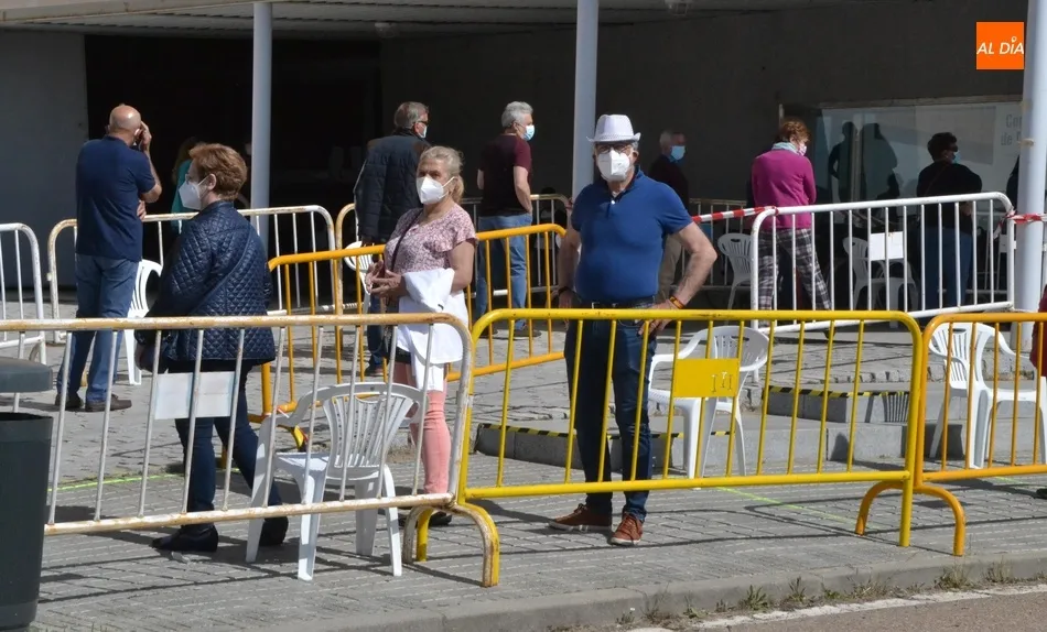 Foto 3 - Puesta la 1&ordf; dosis de la vacuna a las personas de 66 a 69 a&ntilde;os de la Zona B&aacute;sica de Ciudad...
