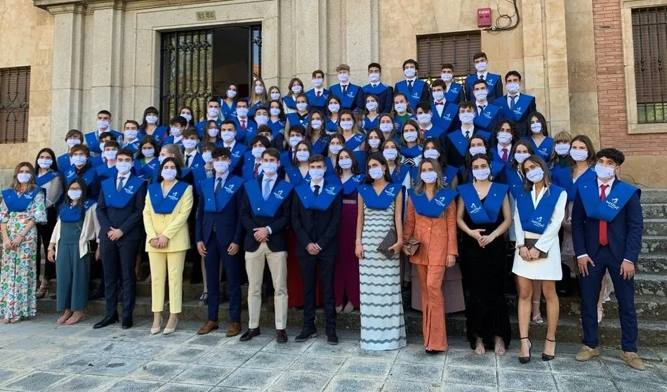 Foto 2 - Los alumnos de Bachillerato del Colegio Marista celebran su graduaci&oacute;n