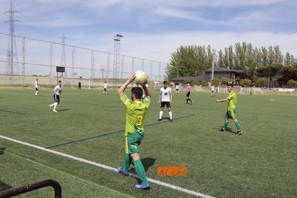 Foto 11 - Un gol de Nabil en el a&ntilde;adido le da la victoria en el derbi a Unionistas ante el Salamanca UDS...
