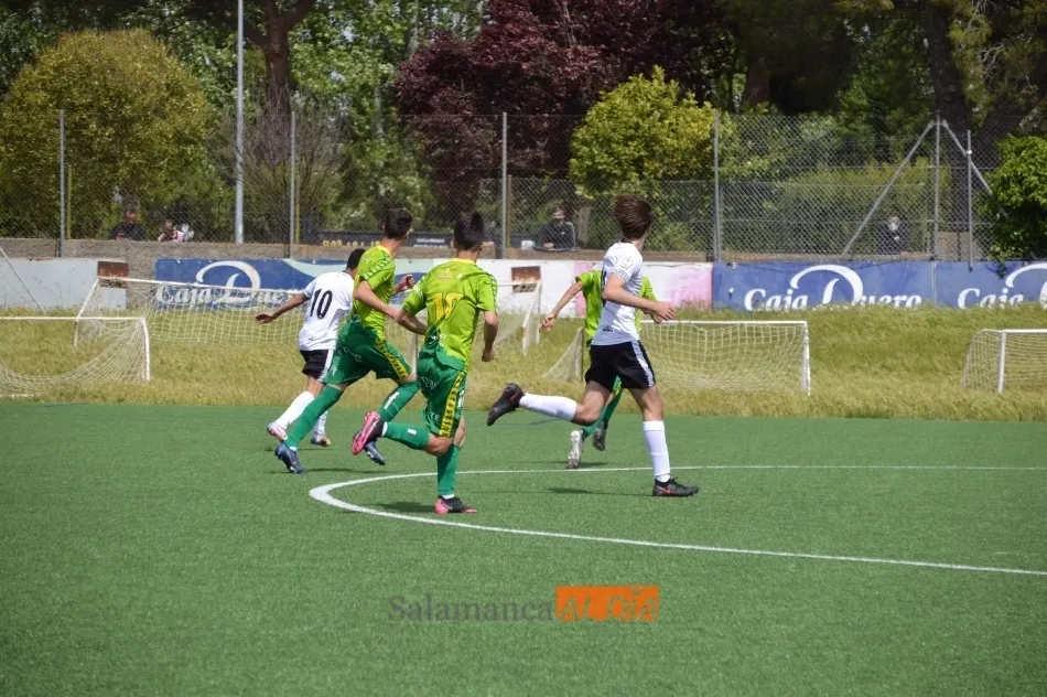 Foto 8 - Un gol de Nabil en el a&ntilde;adido le da la victoria en el derbi a Unionistas ante el Salamanca UDS...
