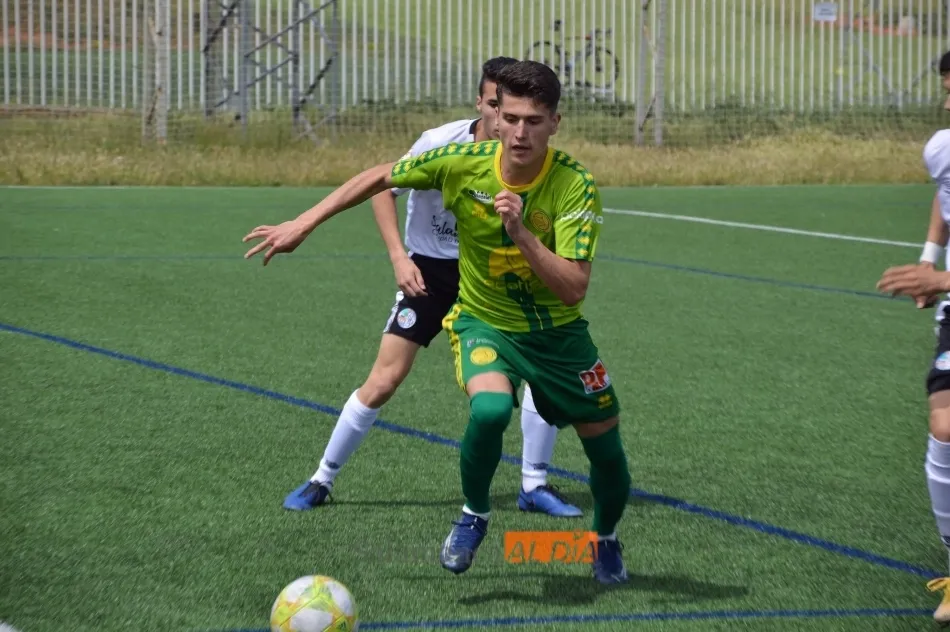 Foto 7 - Un gol de Nabil en el a&ntilde;adido le da la victoria en el derbi a Unionistas ante el Salamanca UDS...