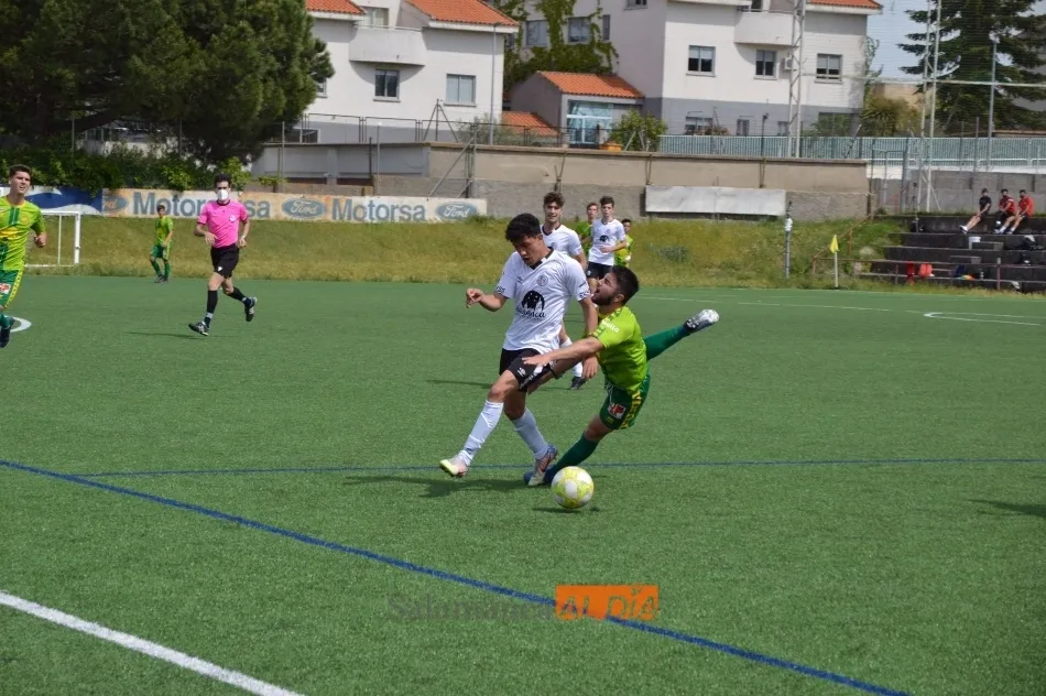 Foto 6 - Un gol de Nabil en el a&ntilde;adido le da la victoria en el derbi a Unionistas ante el Salamanca UDS...