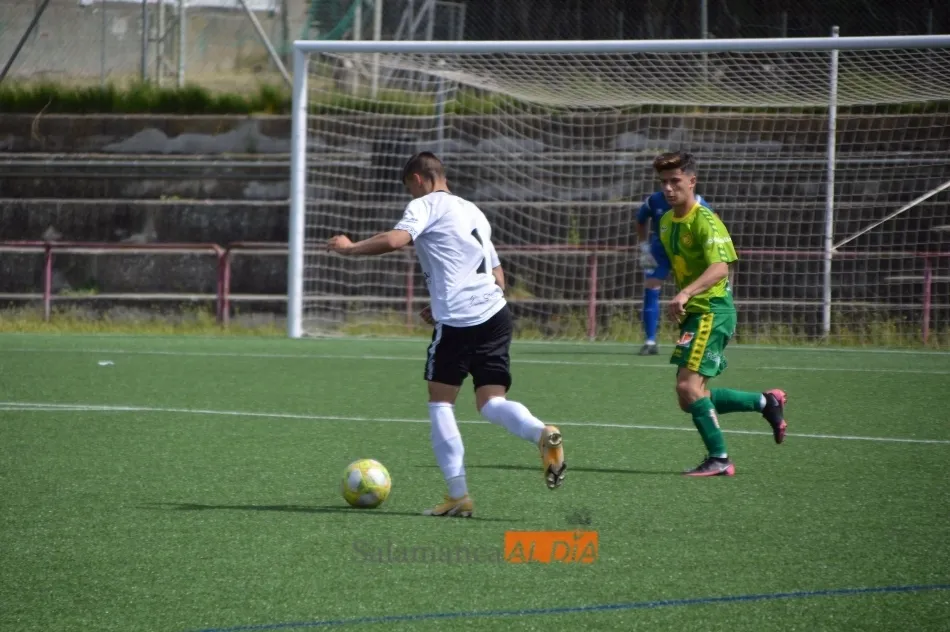 Foto 3 - Un gol de Nabil en el a&ntilde;adido le da la victoria en el derbi a Unionistas ante el Salamanca UDS...