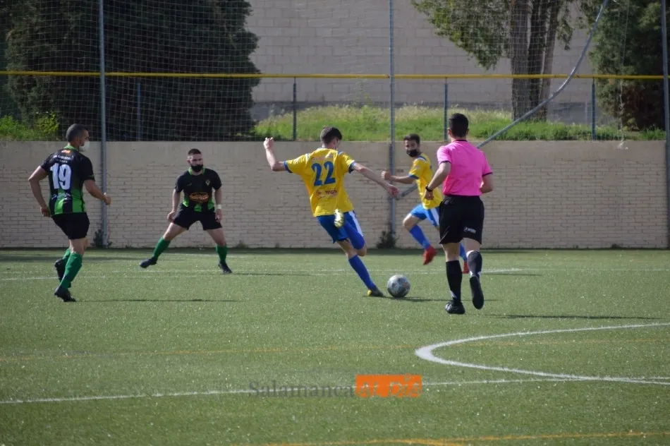 Foto 4 - Gran cuarta jornada de Liga en la Provincial de Aficionados