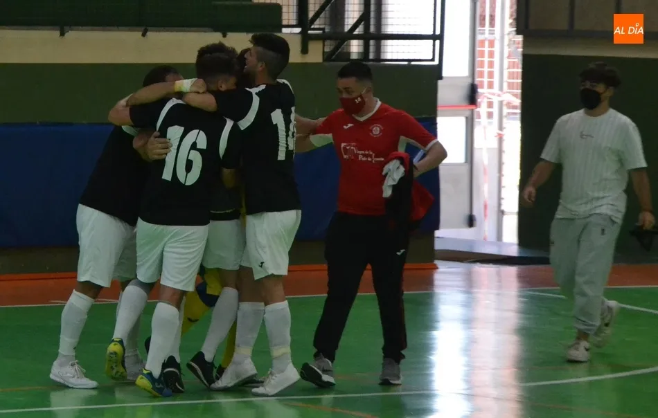 Foto 7 - El Senior del III Columnas consigue el ansiado ascenso a 3&ordf; Divisi&oacute;n  