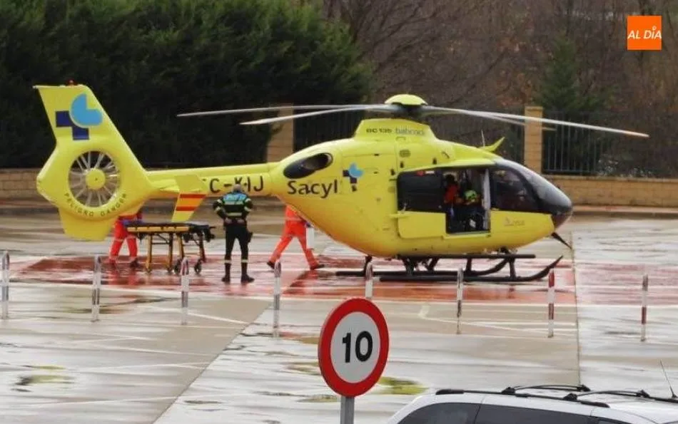 Helicóptero medicalizado del Sacyl - Archivo