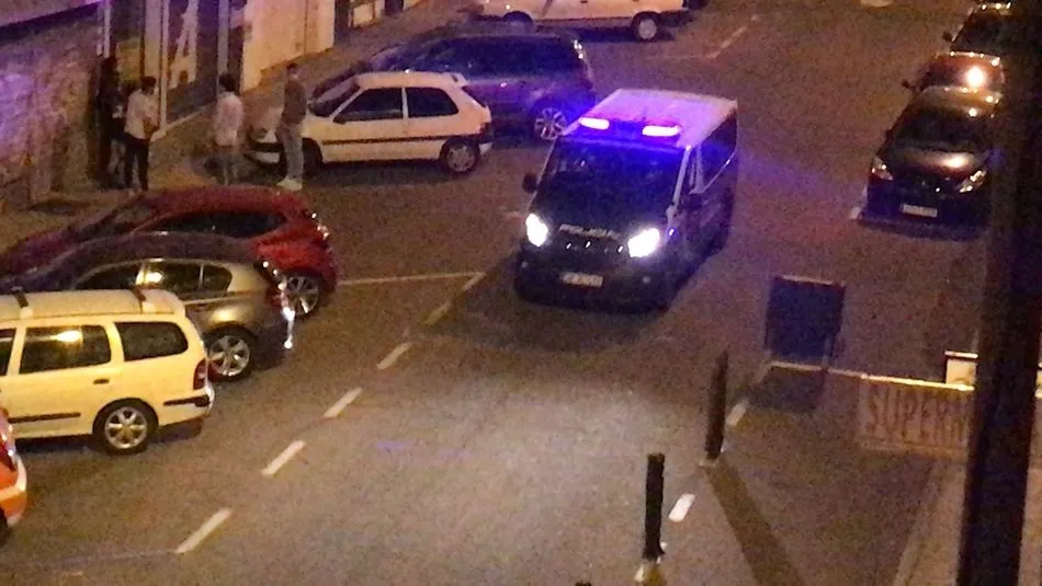 Foto 2 - La Polic&iacute;a Local evita dos macrobotellones y presenta 31 denuncias en la primera noche sin estado...